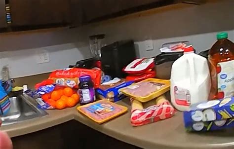 Deputy buys groceries for family after realizing 2 kids were without food